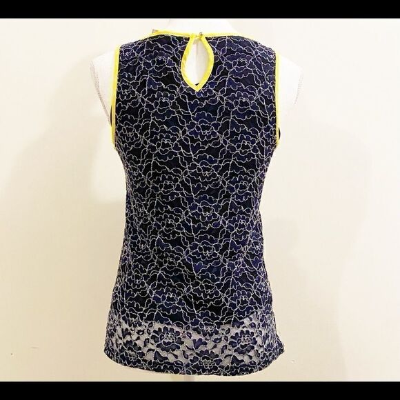Banana Republic Navy Lacy Sleeveless Top Size 2 - Picture 2 of 9